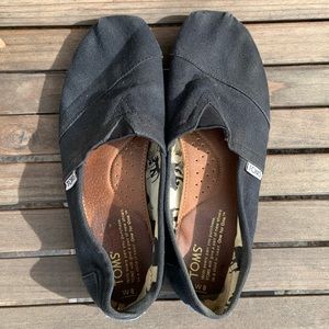 Black Womens TOMS size 8